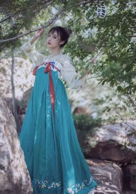 偷拍亞洲制服另類無胱_720高清完整版