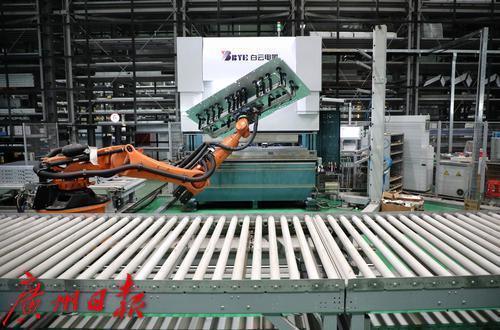 一季度廣州市g(shù)dp為7161.14億元,經(jīng)濟(jì)運(yùn)行平穩(wěn)向好態(tài)勢(shì)持續(xù)顯現(xiàn)